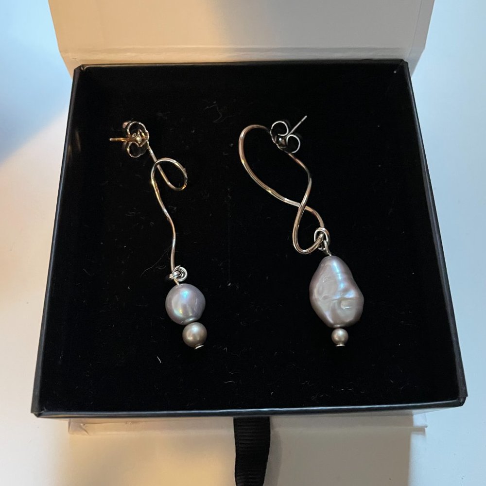 MOUNSER Freshwater Pearl Silver Twister Mismatch Earrings